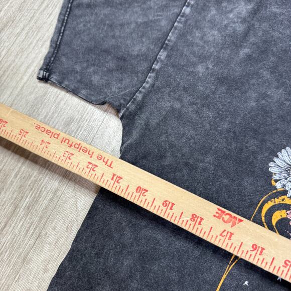 Love More Hippie Boho Shirt Adult M Gray Wash NWT Stitch & Pine Celestial Sun - Picture 5 of 6